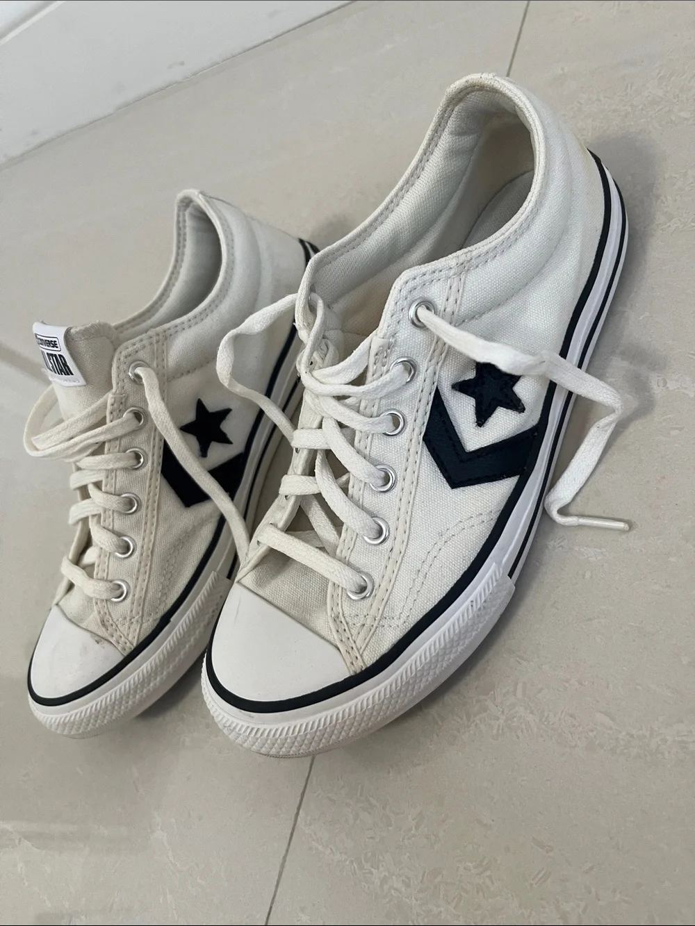 Converse Kids Low-Top Sneakers in White and Black Star Chevron